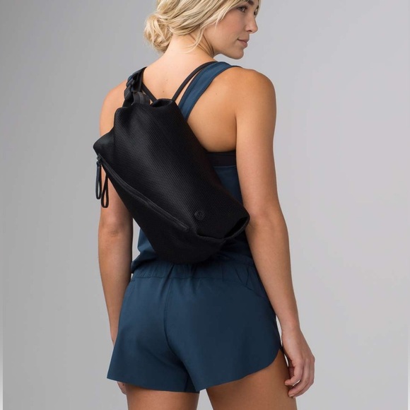Lululemon Fast Track Convertible Bag Black Mesh - Picture 14 of 14